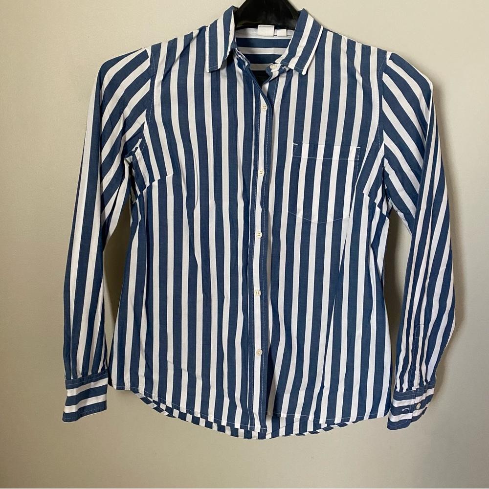 GAP Classic Women’s Button Down with Blue & White Vertical Stripes Size Small